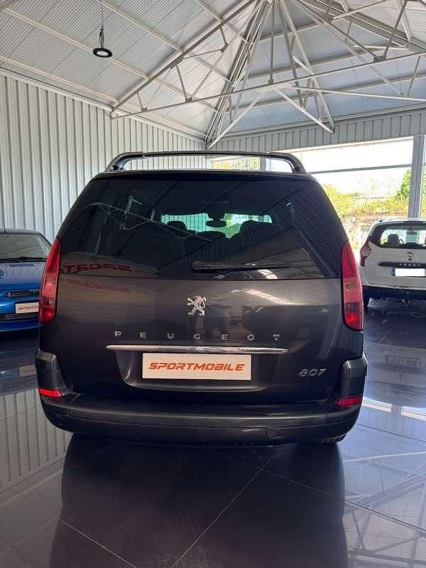Usado Peugeot 807 109 CV (80 kW) 2006 Gris Monovolumen