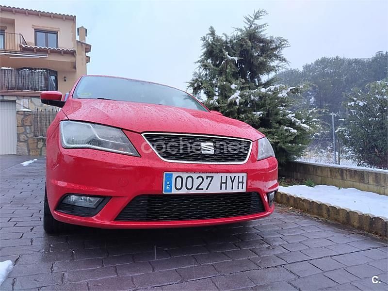 Usado Seat Toledo Style 105 CV (77 kW) 2014 Rojo Utilitario
