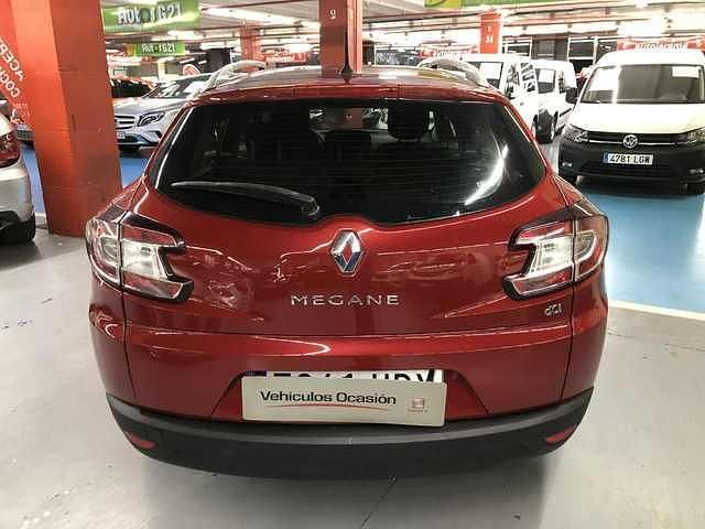 Usado Renault Mégane GrandTour Dynamique 110 CV (80 kW) 2013 Rojo Familiar