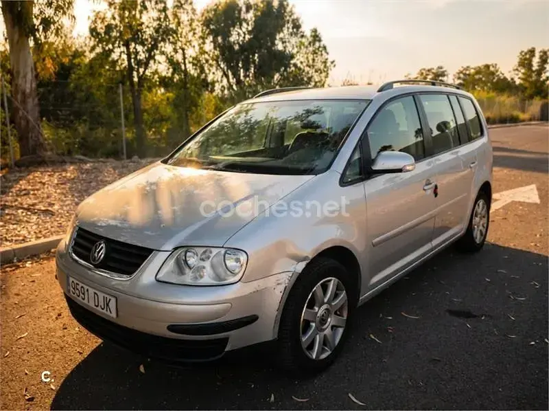 Usado VW Touran Trendline 140 CV (102 kW) 2005 Gris / plata Monovolumen