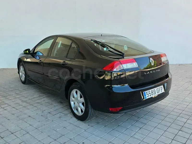 Usado Renault Laguna III Authentique 110 CV (80 kW) 2008 Negro Berlina