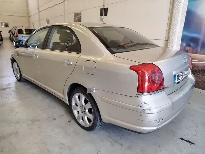 Usado Toyota Avensis Executive 147 CV (108 kW) 2004 Gris / plata Berlina