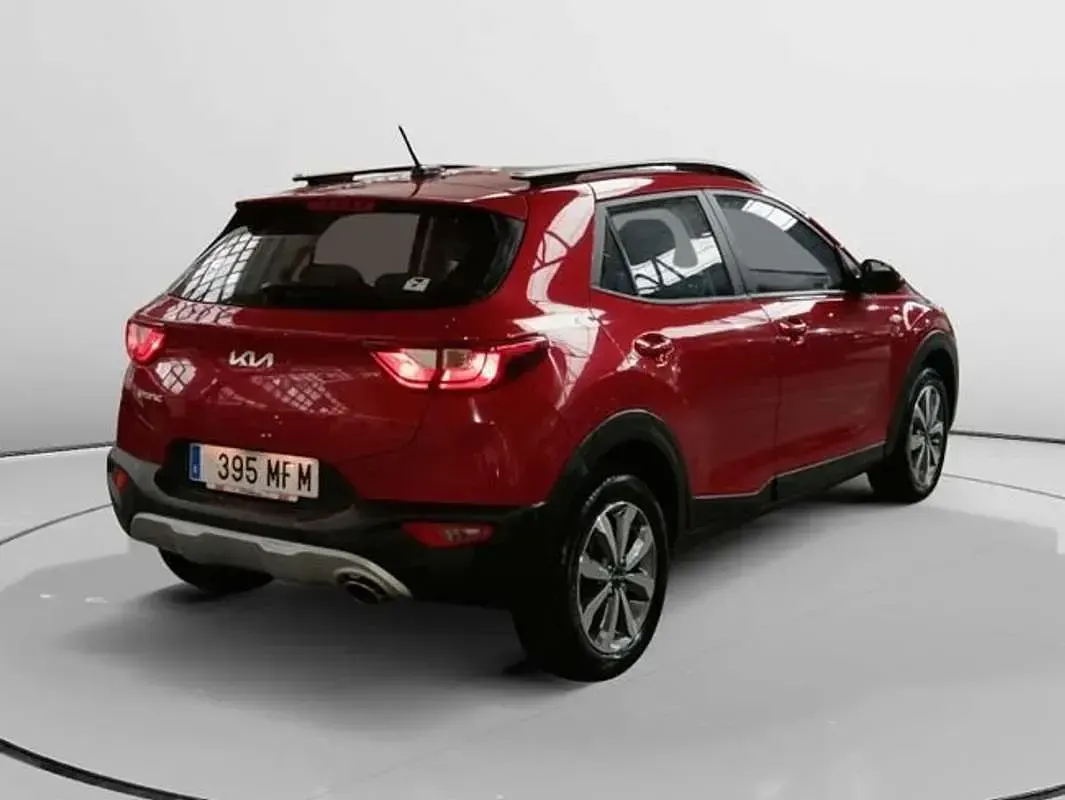Usado Kia Stonic 84 CV (61 kW) 2023 Rojo SUV