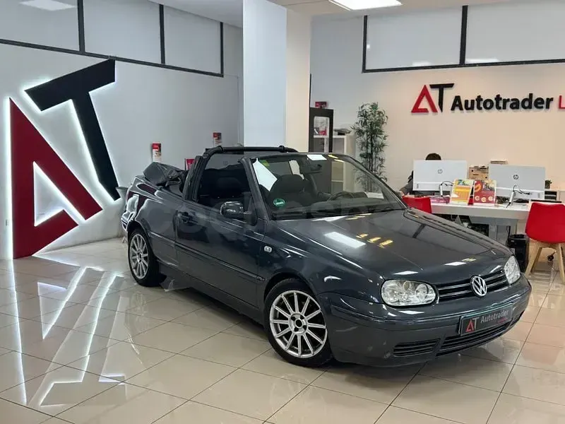 Usado VW Golf Highline 90 CV (66 kW) 2001 Gris / plata Descapotable