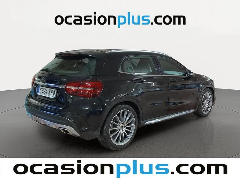 Usado Mercedes GLA200 136 CV (100 kW) 2018 Negro SUV