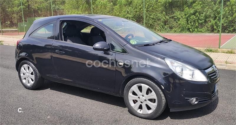 Usado Opel Corsa 90 HP (66 kW) 2008 Preto Citadino