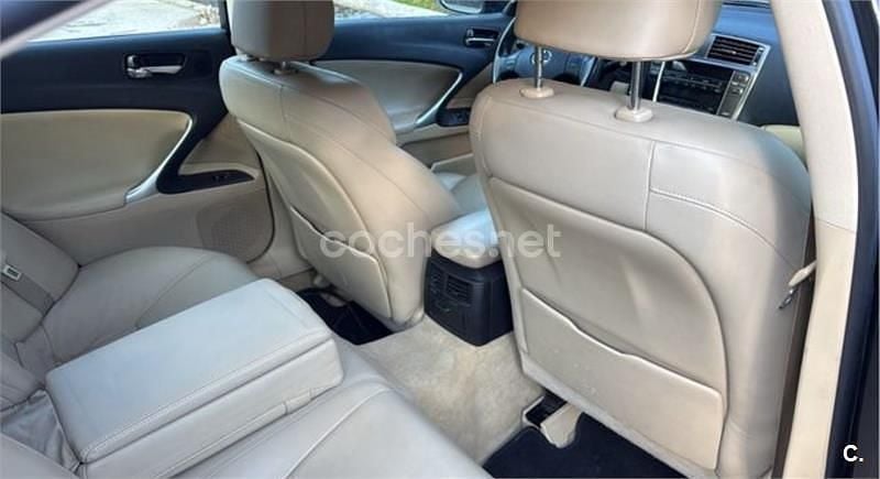 Usado Lexus IS220d Luxury Line 177 CV (130 kW) 2008 Gris / plata Berlina