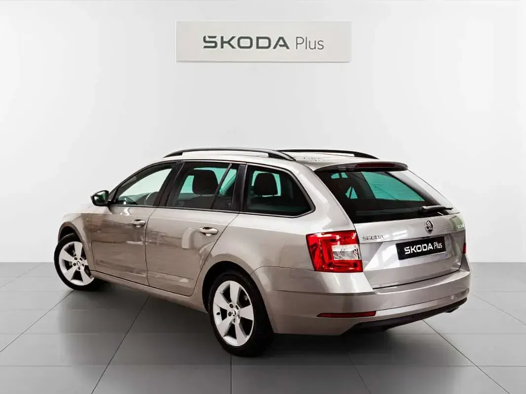 Usado Skoda Octavia Style 150 HP (110 kW) 2019 Bege Carrinha
