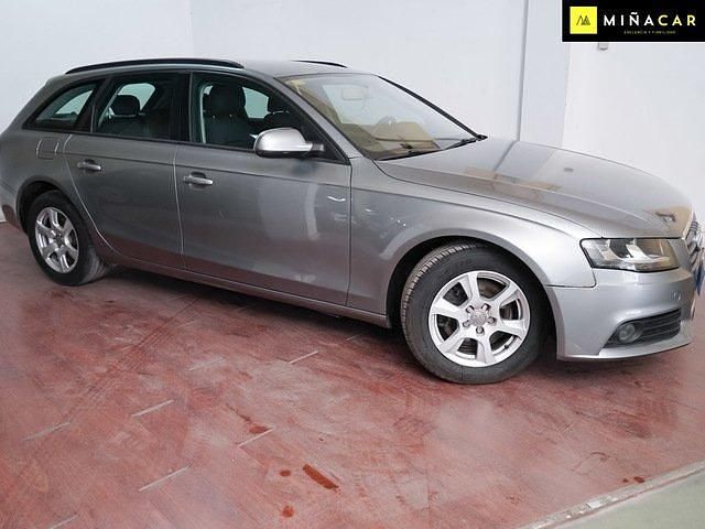 Usado Audi A4 143 CV (105 kW) 2010 Gris / plata Familiar