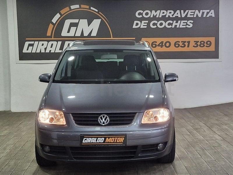 Usado VW Touran Highline 115 CV (84 kW) 2003 Gris / plata Monovolumen