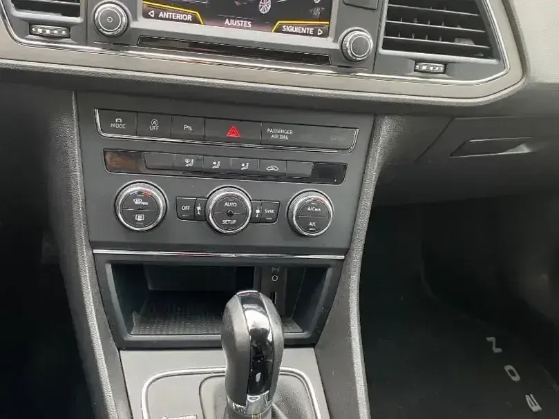 Usado Seat Leon 4Drive 180 CV (132 kW) 2016 Azul Familiar