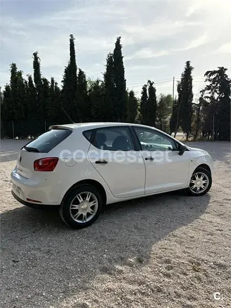 Usado Seat Ibiza Reference 80 CV (58 kW) 2009 Blanco Berlina