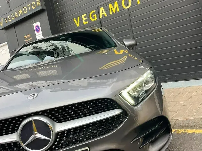 Usado Mercedes A250 218 CV (160 kW) 2023 Gris / plata Berlina