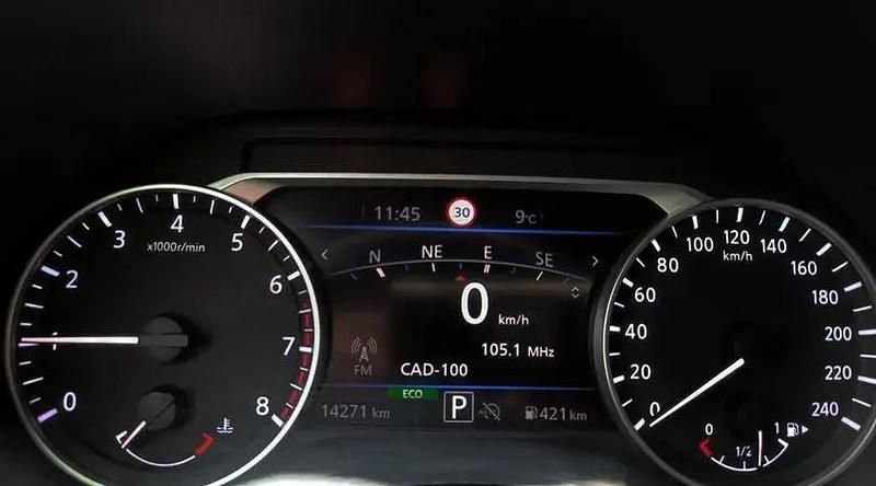 Usado Nissan Juke N-Connecta 114 CV (83 kW) 2024 Midnight black (metalizado) SUV