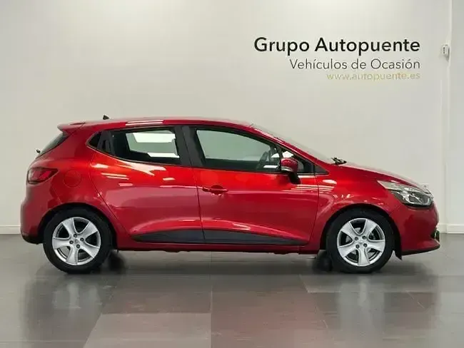 Usado Renault Clio IV Authentique 75 CV (55 kW) 2015 Rojo Berlina