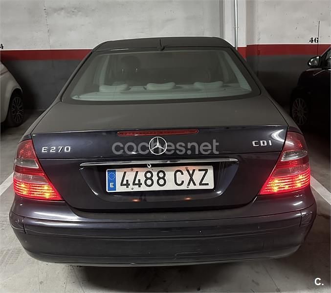 Usado Mercedes E270 Elegance 177 CV (130 kW) 2004 Azul Berlina