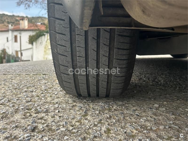 Usado Mercedes E270 Elegance 170 CV (125 kW) 2002 Negro Berlina