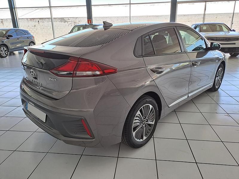 Usado Hyundai Ioniq Style 141 CV (103 kW) 2021 Gris Utilitario