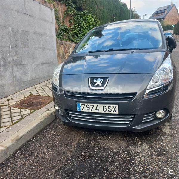 Gris / plata Usado 2010 Peugeot 5008 Family Monovolumen | 5500 € (Un poco caro) - Imagen 1/2
