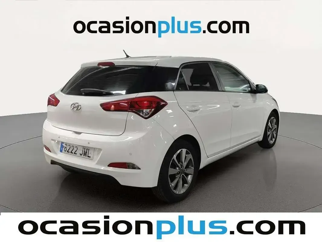 Usado Hyundai i20 75 CV (55 kW) 2016 Blanco Utilitario