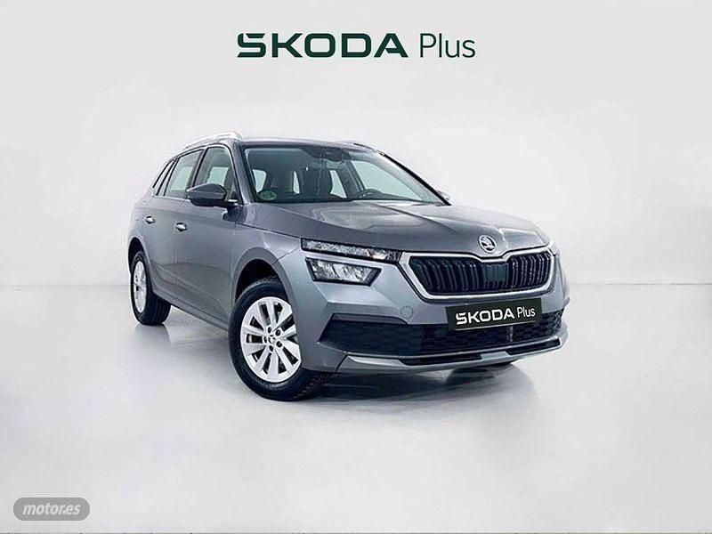 Usado Skoda Kamiq Selection 115 CV (84 kW) 2025 Gris / plata SUV