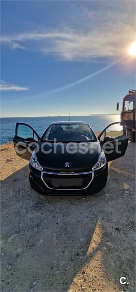Negro Usado 2018 Peugeot 208 Access Utilitario | 6200 € (Buen precio) - Imagen 1/4