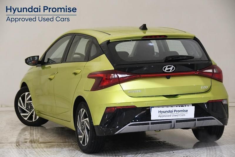 Usado Hyundai i20 100 CV (73 kW) 2024 Verde Utilitario