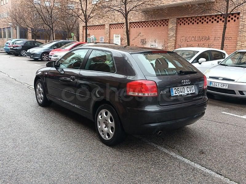 Usado Audi A3 Attraction 102 CV (75 kW) 2004 Gris / plata Utilitario