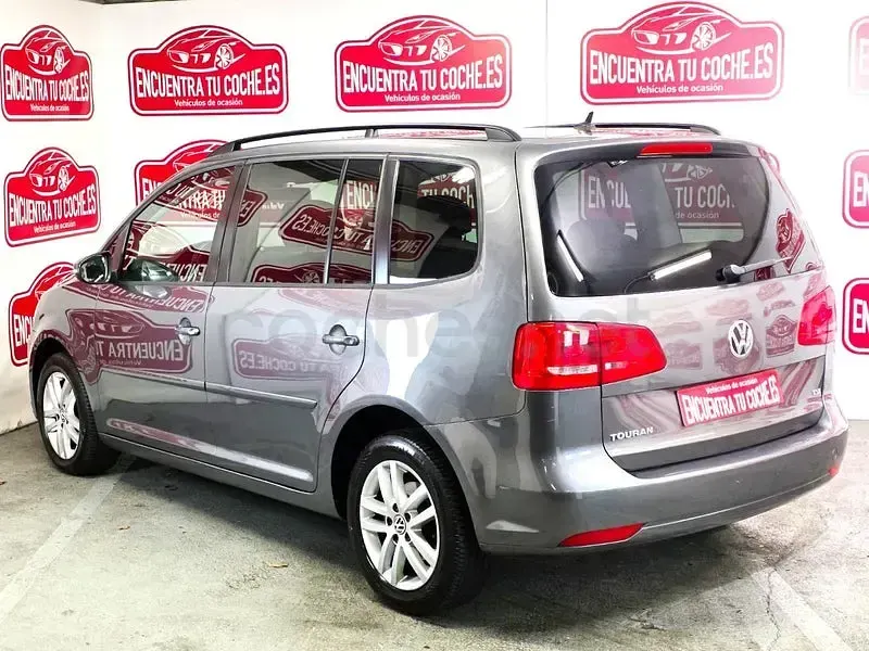 Usado VW Touran Advance 140 CV (102 kW) 2014 Gris / plata Monovolumen