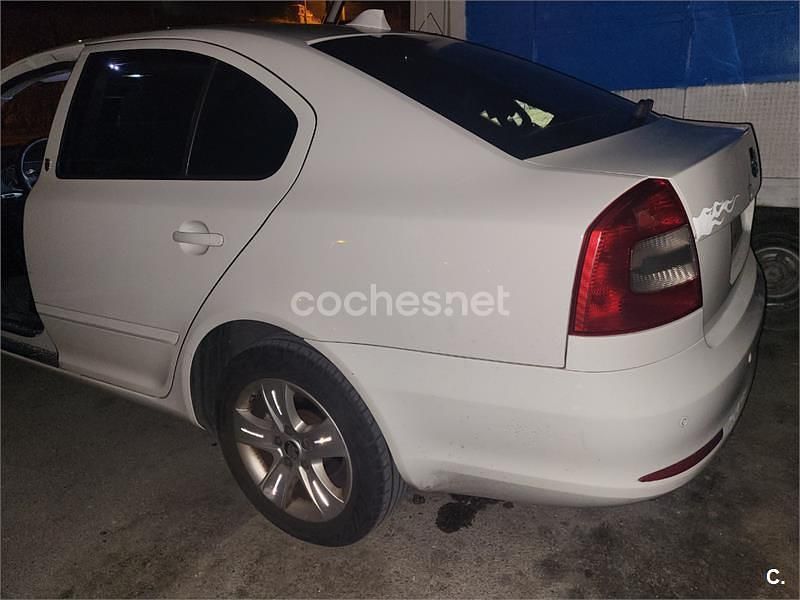 Usado Skoda Octavia Ambition 98 CV (72 kW) 2012 Blanco Berlina