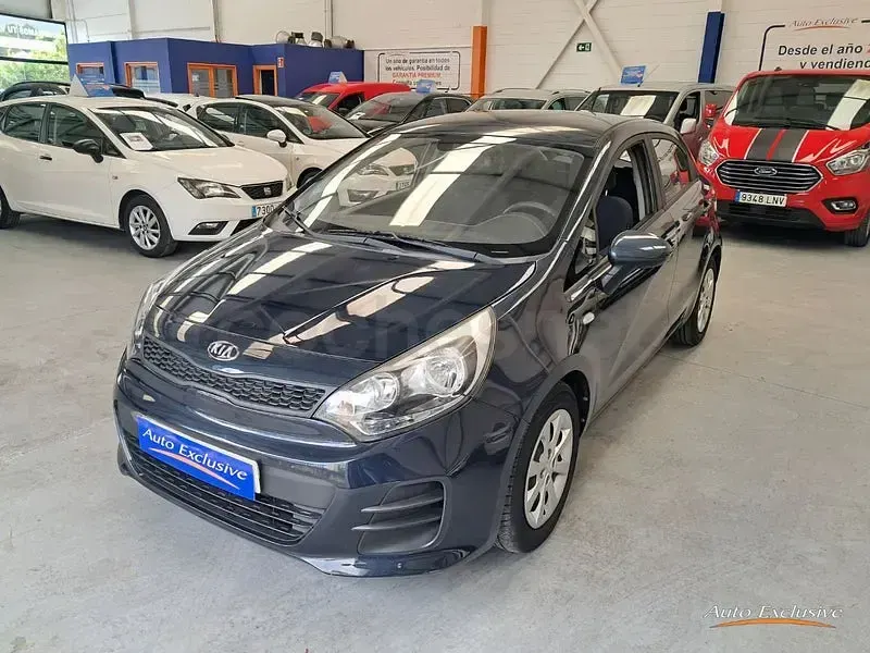 Usado Kia Rio 84 CV (61 kW) 2016 Negro Utilitario