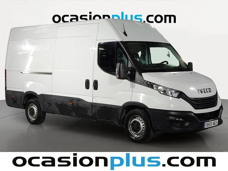 Usado Iveco Daily 156 CV (114 kW) 2023 Blanco Berlina
