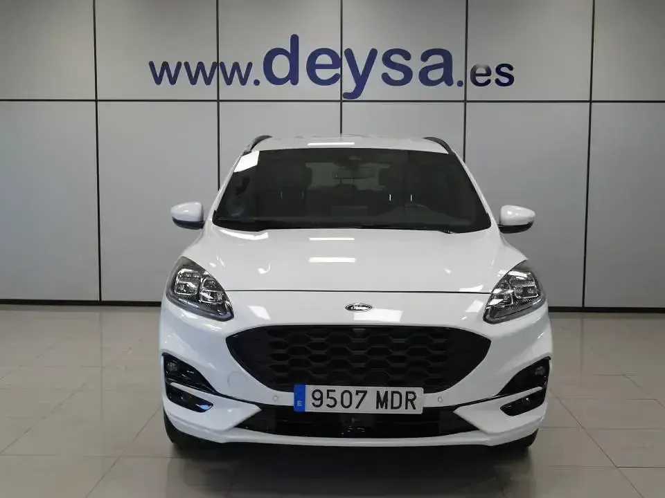 Usado Ford Kuga ST-Line 225 CV (165 kW) 2023 Blanco SUV