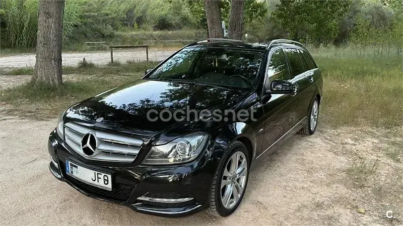 Usado Mercedes C200 Avantgarde 136 CV (100 kW) 2011 Negro Familiar