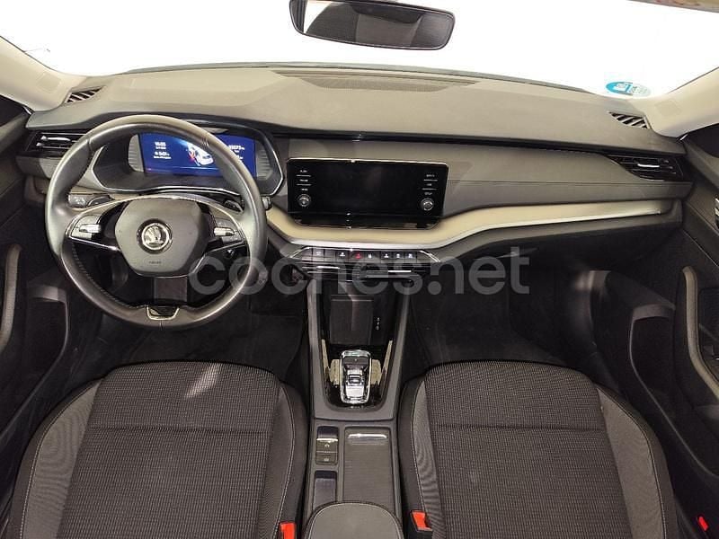 Usado Skoda Octavia Ambition 150 CV (110 kW) 2022 Blanco Familiar