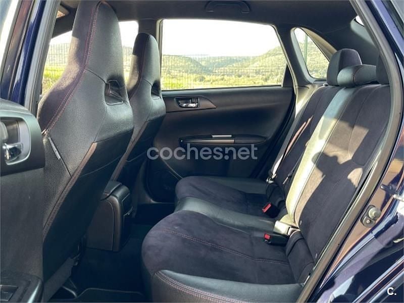 Usado Subaru WRX STI Sport 300 CV (220 kW) 2012 Violeta / lila Berlina