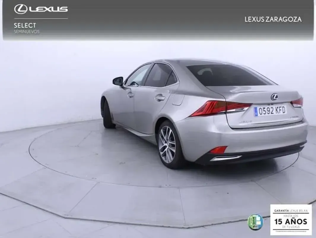 Usado Lexus IS300h Executive Line 223 CV (164 kW) 2017 Gris Berlina