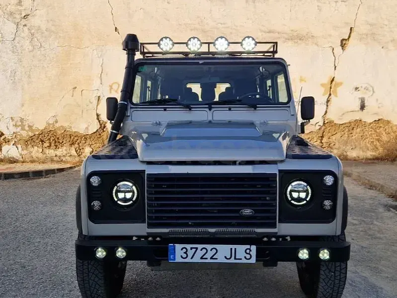 Usado Land Rover Defender SE 122 CV (89 kW) 2016 Gris / plata Familiar