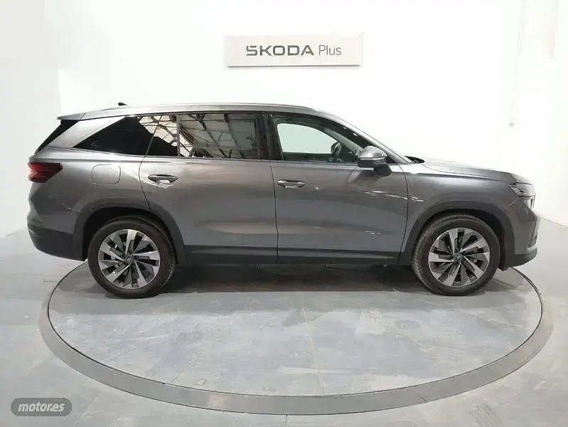 Usado Skoda Kodiaq Selection 204 CV (150 kW) 2025 Gris / plateado SUV