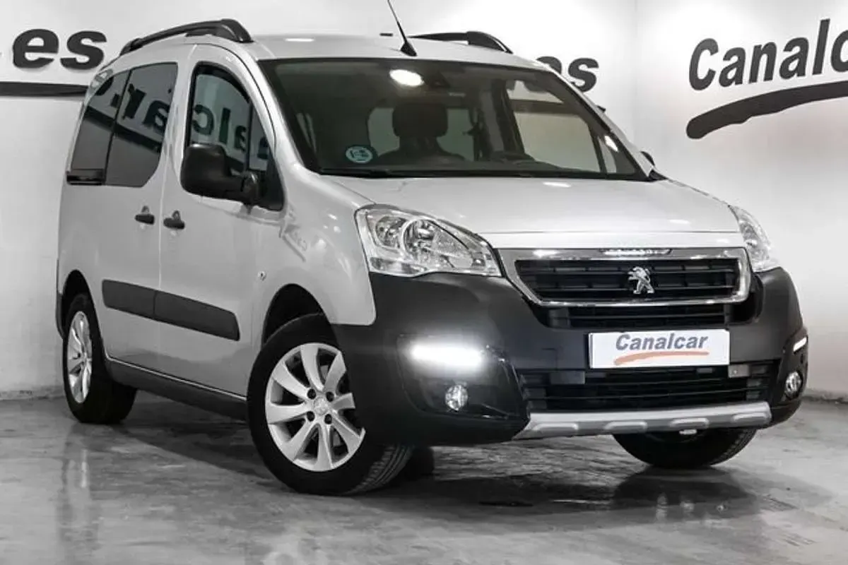 Usado Peugeot TePee Style 99 CV (72 kW) 2018 Gris Van