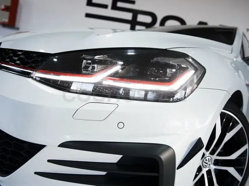 Usado VW Golf VII GTI 245 CV (180 kW) 2019 Blanco Berlina