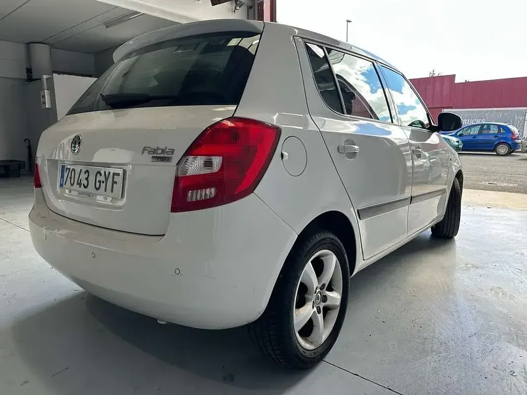 Usado Skoda Fabia Sport 105 CV (77 kW) 2010 Blanco Utilitario