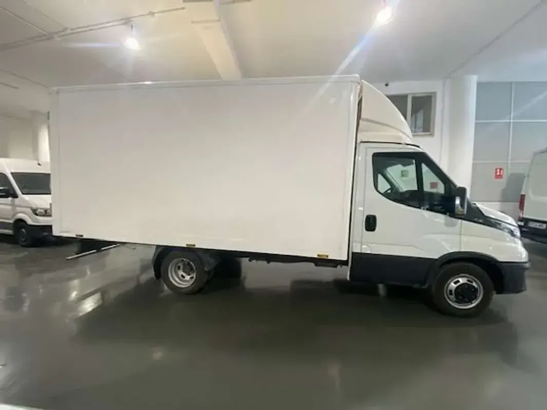 Usado Iveco Daily 160 CV (117 kW) 2024 Blanco Van
