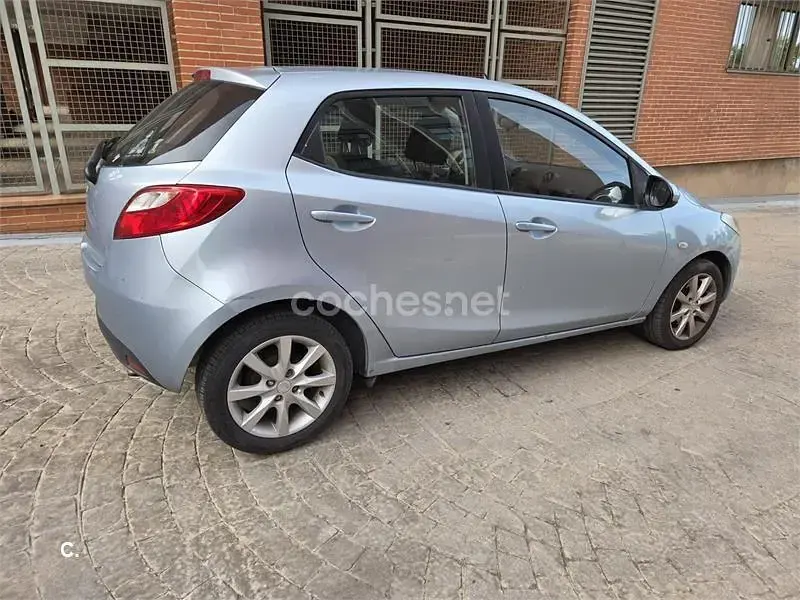 Usado Mazda 2 Active 68 CV (50 kW) 2009 Azul Utilitario