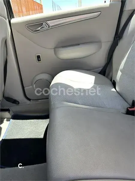 Usado Mercedes B180 109 CV (80 kW) 2010 Negro Monovolumen