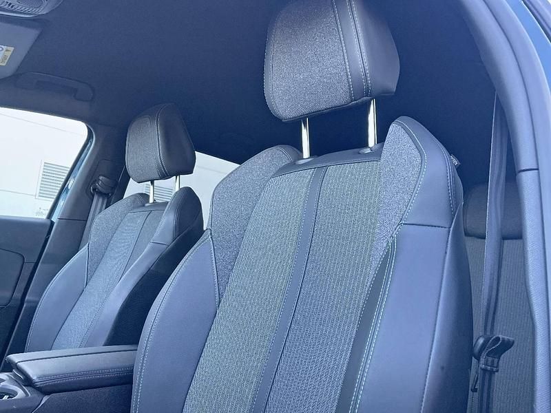 Usado Peugeot 3008 Allure 130 CV (95 kW) 2021 Azul SUV