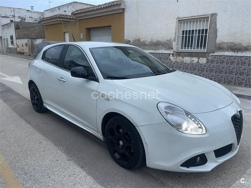 Blanco Usado 2011 Alfa Romeo Giulietta Distinctive Utilitario | 6200 € (Precio justo) - Imagen 1/2