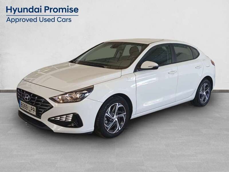 Blanco Usado 2021 Hyundai i30 Utilitario | 16.990 € (Precio justo) - Imagen 1/4