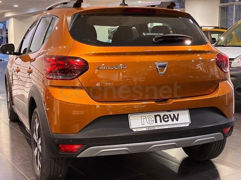 Usado Dacia Sandero Comfort 101 CV (74 kW) 2022 Naranja Berlina