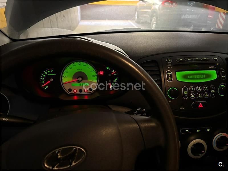 Usado Hyundai i10 Comfort 66 CV (48 kW) 2008 Negro Utilitario